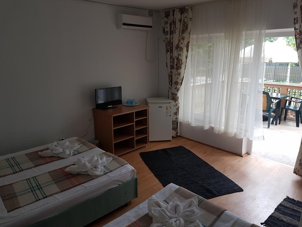 Pensiunea Casa Johnelly Костинешти Экстерьер фото
