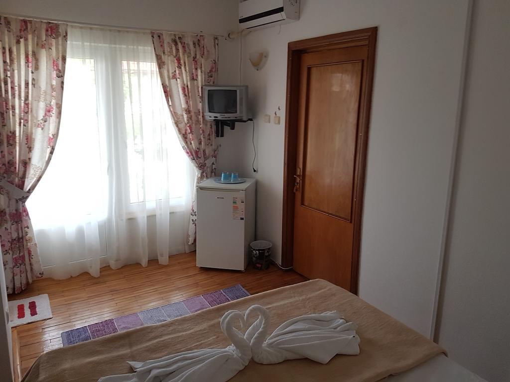 Pensiunea Casa Johnelly Костинешти Экстерьер фото